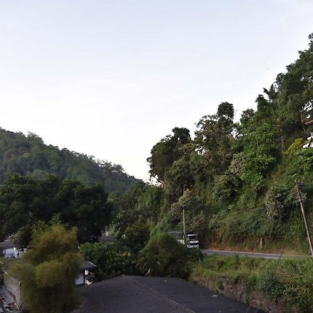 Lodge In 611 Kandy Exterior photo