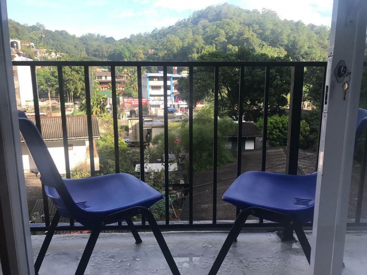 Lodge In 611 Kandy Exterior photo