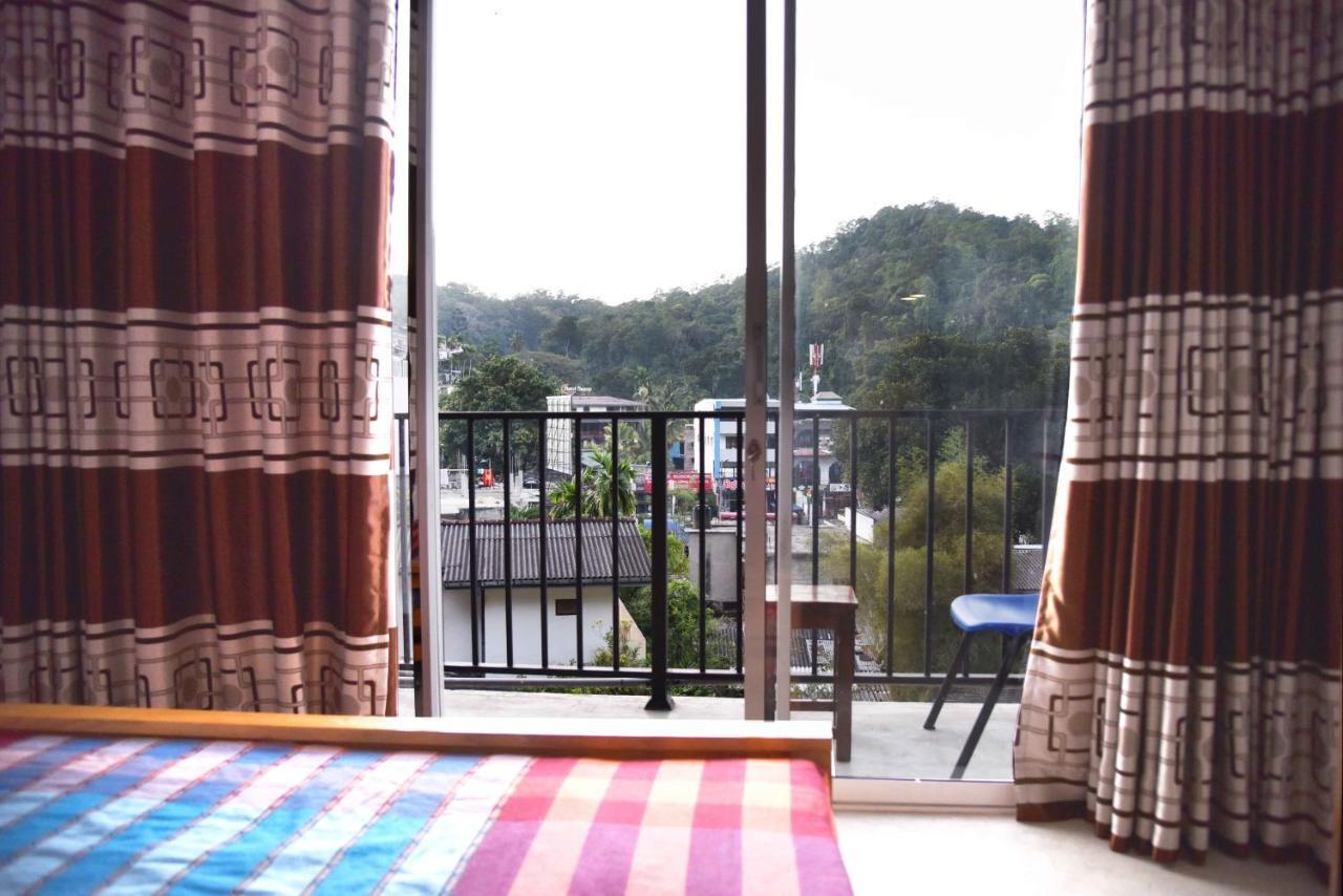 Lodge In 611 Kandy Exterior photo