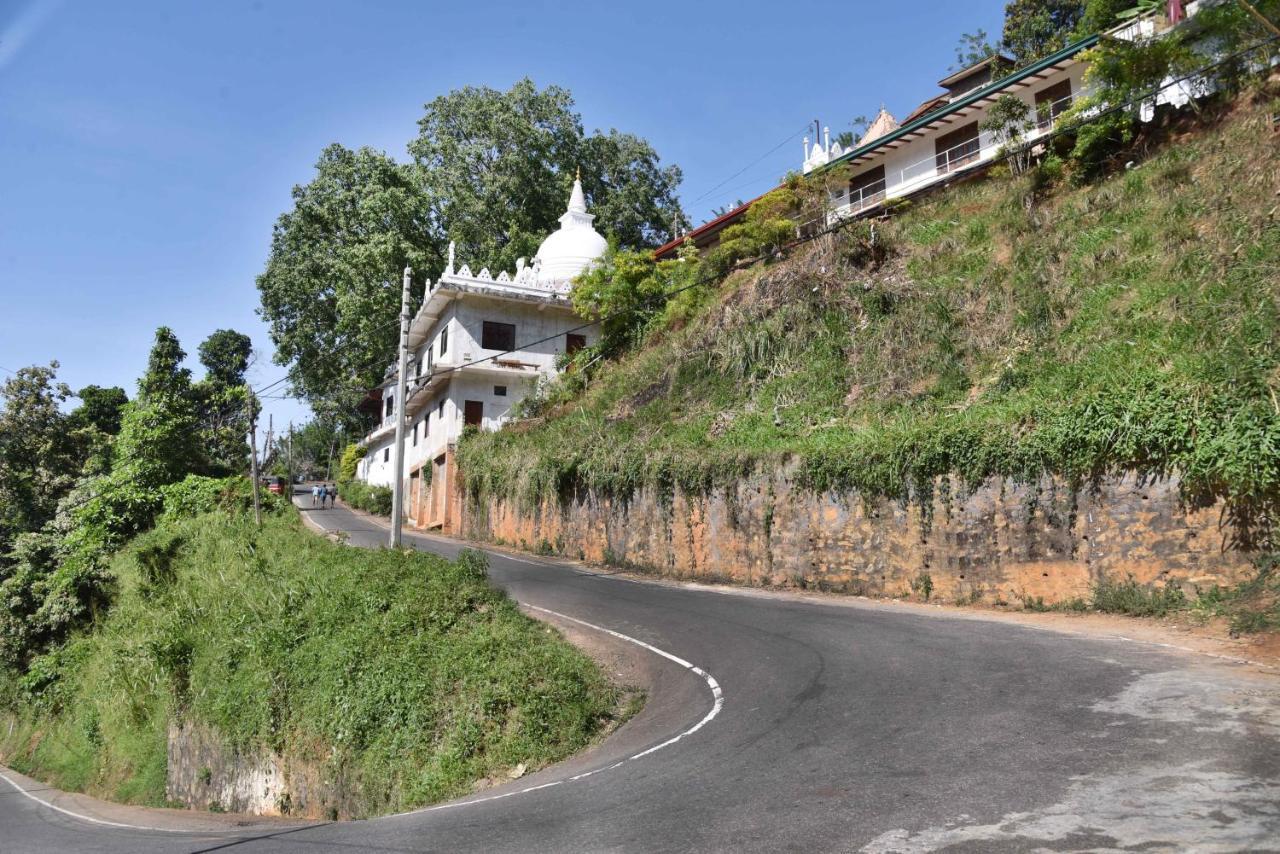 Lodge In 611 Kandy Exterior photo